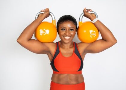 woman strength training to lose weight with insulin resistance